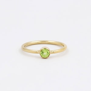 Peridot-Ring, Naturstein, Gold oder Silber, Solitärring, 14 Karat Gold gefüllt, massives Silber, Geburtsstein, Peridot-Schmuck, Damenring Bild 1