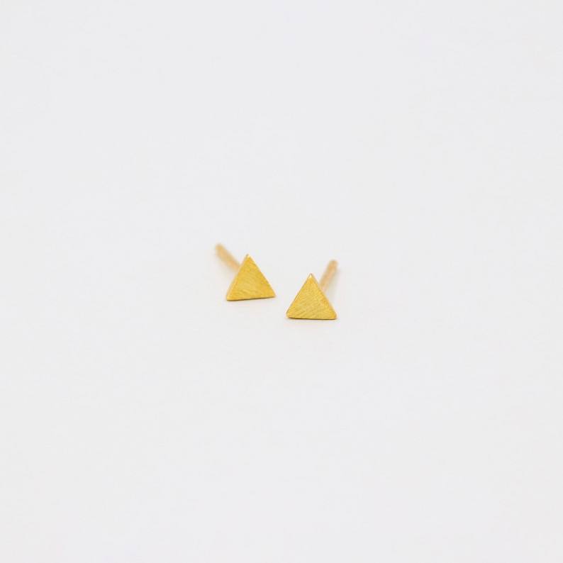 Boucles triangle, puces minimalistes, petites boucles, boucles d'oreilles or, argent massif, petites puces, bijou femme, boucles simples image 3