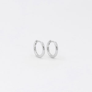 Petites créoles, mini créoles, petites boucles d'oreilles, bijoux minimalistes, boucles en or, argent massif, créoles délicates image 5