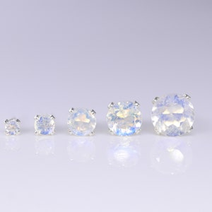 Maansteen oorbellen, kleine oorbellen, geboortesteen oorbellen, boho oorbellen, eenvoudige oorbellen, dames oorbellen cadeau