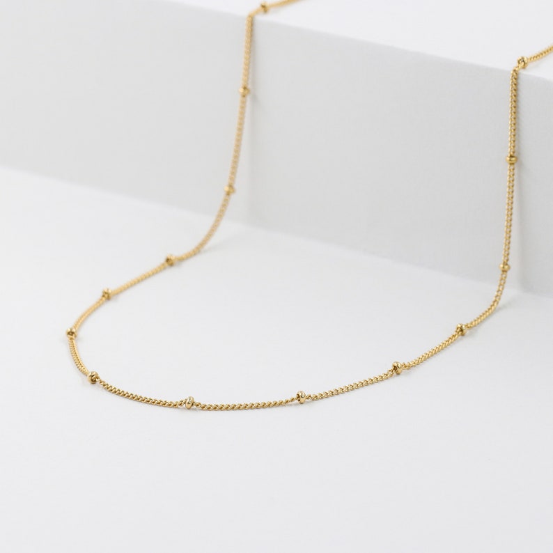 Collier or femme, collier satellite, collier minimaliste, collier perlé, collier superposé, collier délicat, collier ras de cou image 4