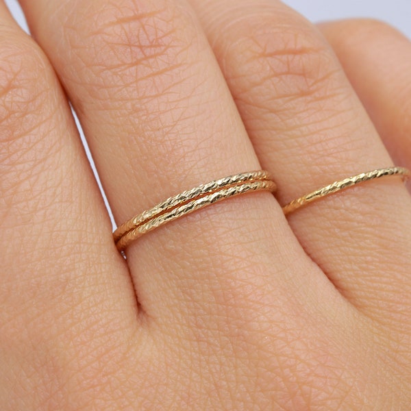 Petite bague or rempli, anneau or tressé, bague or 14k, anneau torsadé, bague boho, anneau empilable, bague minimaliste, bague femme