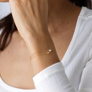 Parelarmband, kleine parel, delicate armband, gouden armband, trouwarmband, bruidsmeisjesarmband, eenvoudige armband, massief zilver