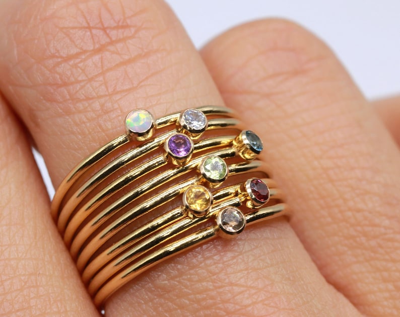 Saffierring, gouden ring, delicate ring, 14k goud gevuld, geboortesteen, kleine ring, minimalistische ring, damesring, eenvoudige ring afbeelding 4