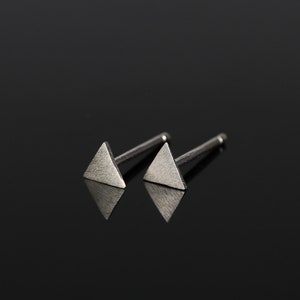 Boucles d'oreilles triangle, puces géométriques, puces minimalistes, argent massif, boucles simples, bijoux femmes, bijoux argent image 3