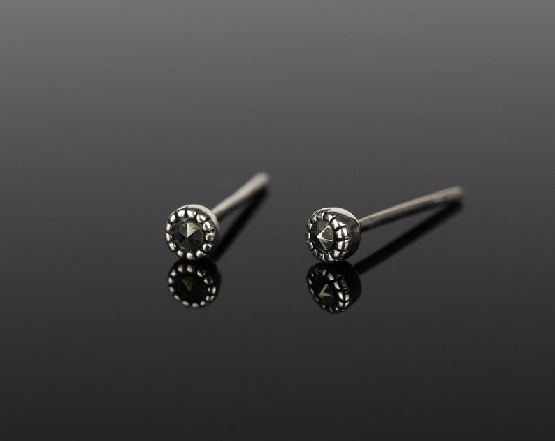 Petites boucles d'oreilles, puces marcassites, puces argent, boucles minimalistes, boucles simples, boucles cartilage, bijoux marcassite image 4