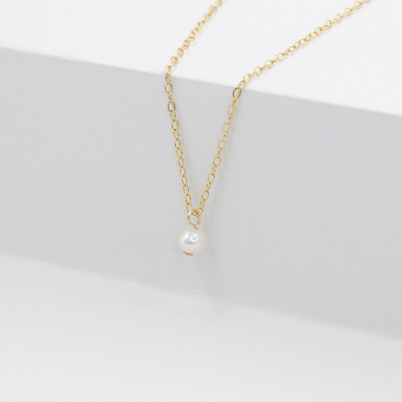 Collier délicat, collier perle, collier minimaliste, or rempli 14k, argent massif, petite perle, collier en or, collier simple, bijou perle image 2