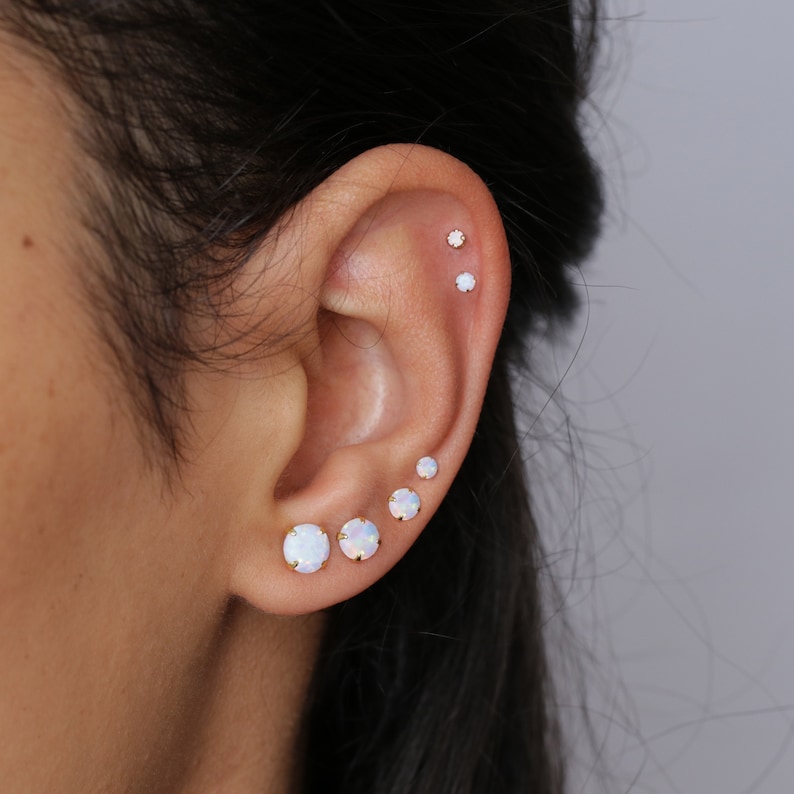 Petites puces opale, boucles d'oreilles 2mm, argent massif, bijou opale, puces minimalistes, boucles boho, micro puces, opale blanche image 4