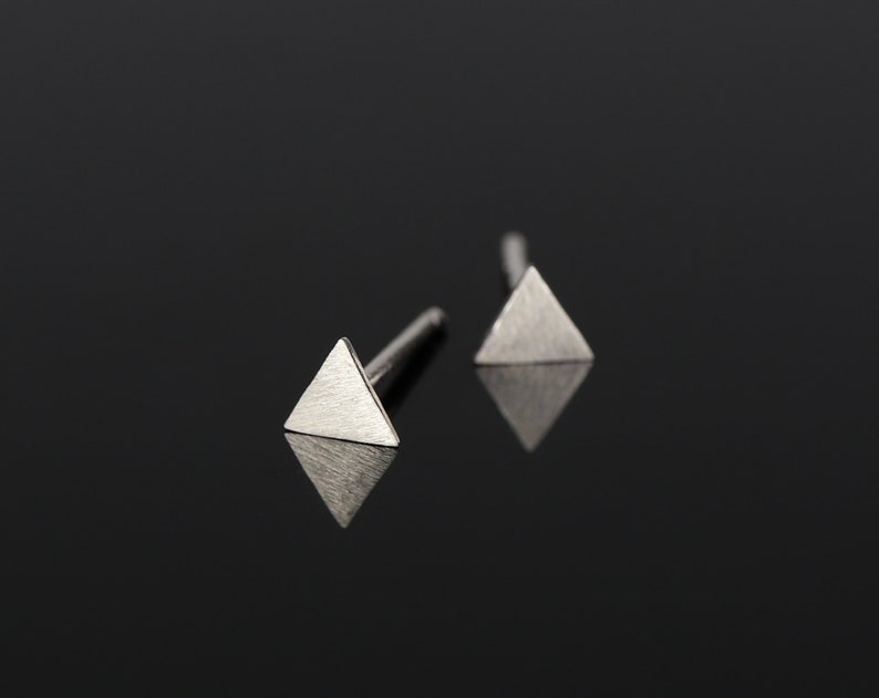 Boucles d'oreilles triangle, puces géométriques, puces minimalistes, argent massif, boucles simples, bijoux femmes, bijoux argent image 4