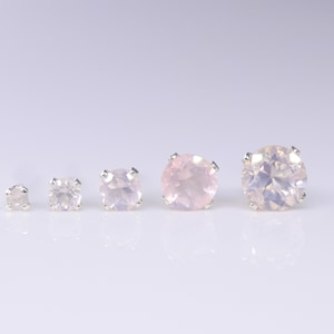 Chips de cuarzo rosa, pendientes delicados, chips pequeños, plata maciza, pendientes, pendientes minimalistas, chips de oro, natural