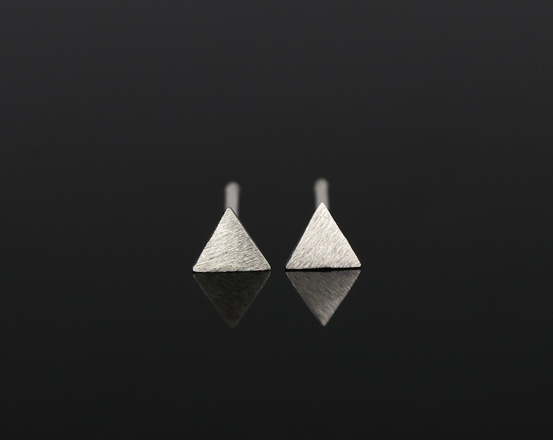 Boucles d'oreilles triangle, puces géométriques, puces minimalistes, argent massif, boucles simples, bijoux femmes, bijoux argent image 2