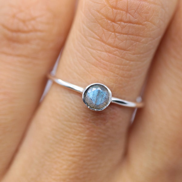 Natural labradorite ring, boho ring, silver jewelry, womens ring, labradorite jewelry, tiny ring, everyday ring, elegant ring, thin ring