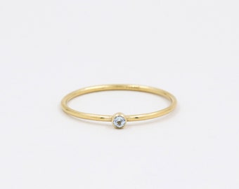 Bague topaze bleue, pierre naturelle, bague or, bague minimaliste, or rempli 14k, bague fine, pierre naissance, bijou topaze, bague femme