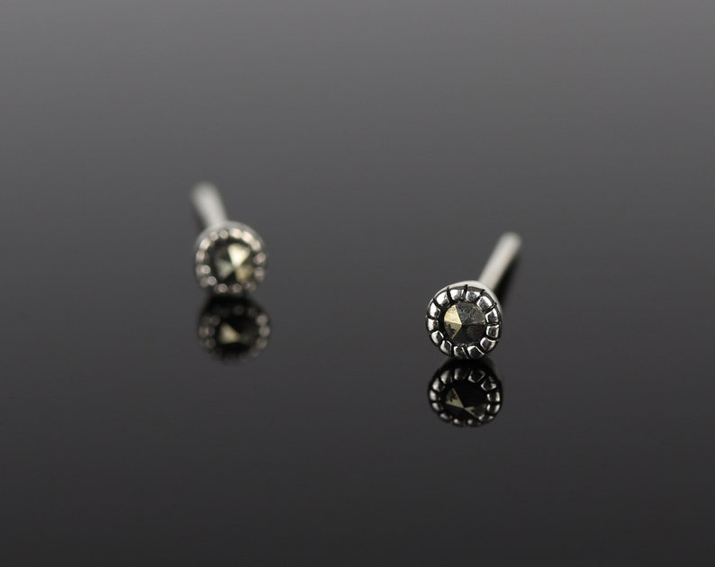 Petites boucles d'oreilles, puces marcassites, puces argent, boucles minimalistes, boucles simples, boucles cartilage, bijoux marcassite image 2