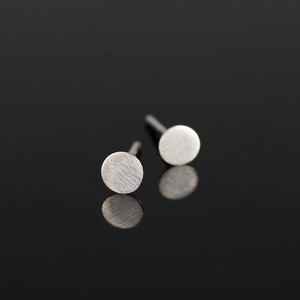 Runda örhängen, sterlingsilver, geometriska örhängen, cirkulära örhängen, minimalistiska örhängen, fina örhängen, enkla smycken bild 3