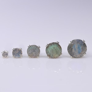 Chip di labradorite, orecchini, gioielli in argento, pietre naturali, piccoli orecchini, chip delicati, gioielli d'oro, damigella d'onore immagine 1