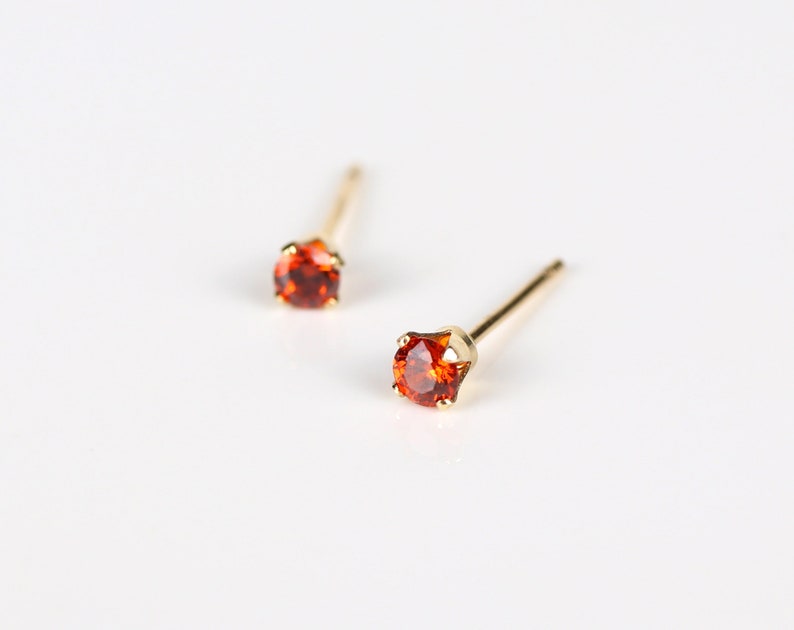 Puces or 14k, puces minuscules, boucles d'oreilles 3mm, puces minimalistes, boucles rouges, puces rempli or, boucles délicates image 2