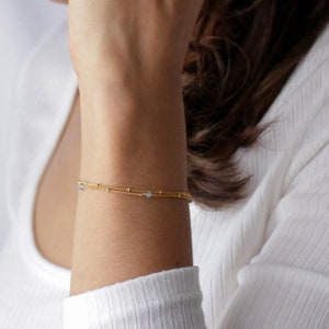 Bracelet topaze bleue, bracelet or, bracelet délicat, pierre naissance, bracelet argent, pierre naturelle, bracelet élégant, bijoux femme image 1