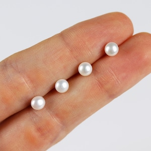 Boucles d'oreilles perle blanche, puces perle 4-5mm, boucles d'oreilles argent, petite puce perle, perle authentique, puces minimalistes image 1