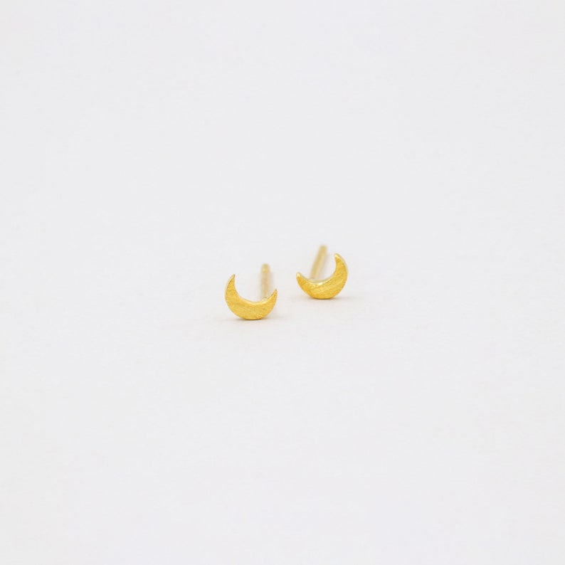 Puces lune, boucles minimalistes, petites puces, boucles d'oreilles or, argent massif, puces célestes, bijou femme, boucles simples image 3