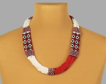 Collier de perles : rouge, noir et blanc, collier superposé, bijoux en perles tendance