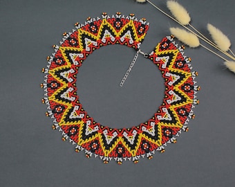 Colar artesanal com miçangas: Joias coloridas em estilo boho.