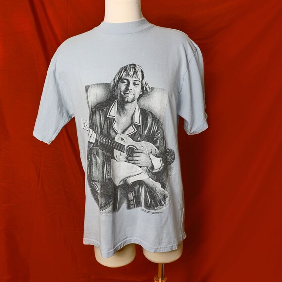 Rare true Vintage 90s Kurt Cobain playing ukulele Ts… Gem