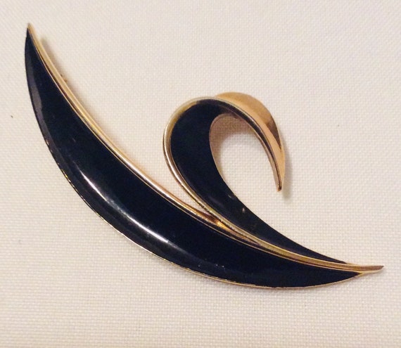 Vintage Trifari Brooch