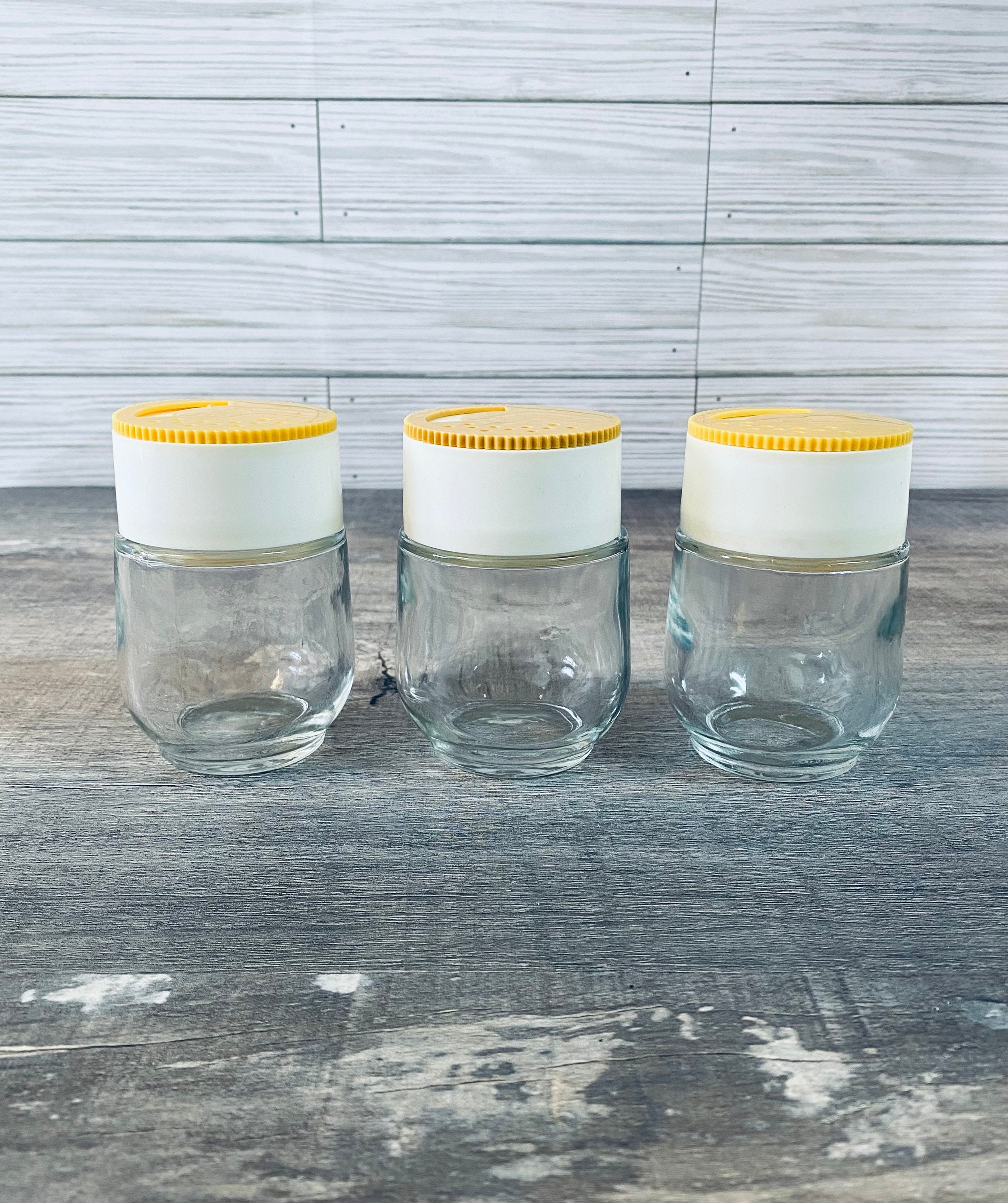SpiceLuxe 8 oz Spice Jars with Lids - Square Clear Glass Spice Bottles with  Airtight Caps (8 Pack, Black cap)