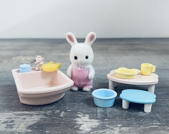 Calico Critters - Sophie&#39;s Love &#39;n Care Incomplete Set Figure And Replacements