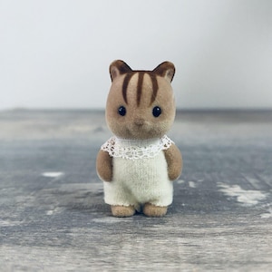Sylvanian Families Calico Critters Baby Walnut Squirrel Figure