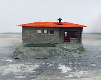 HO Scale Pola White, Grey And Orange Roof With Pool Incomplete Missing Pool