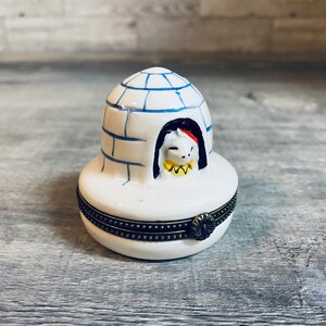 Vintage Artform Trinket Box Igloo Magnifique