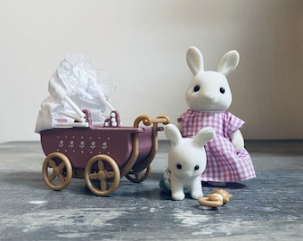 Calico Critters Sylvanian Shannon Snow-Warren Rabbit W/ Baby Conner /Carriage