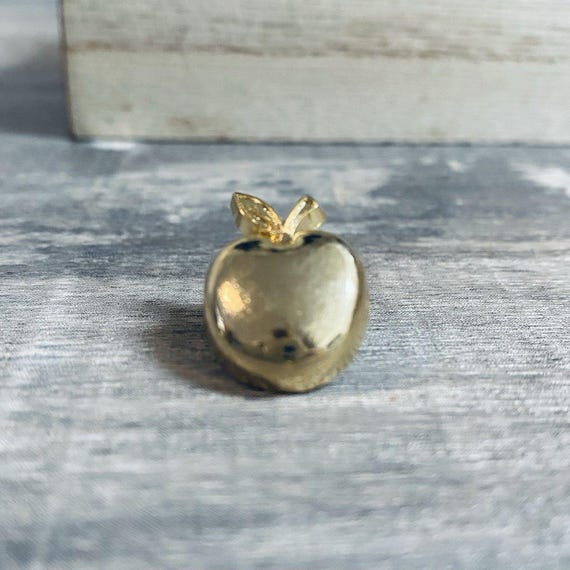 Vintage Golden Apple Lapel Pin, Teacher Appreciation Gift