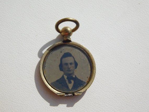 Antique Pendant Photo Locket with Picture - image 7