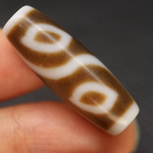 Ancient 4-Eyed Buddha Dzi Necklace – Tibetan Agate Elegance