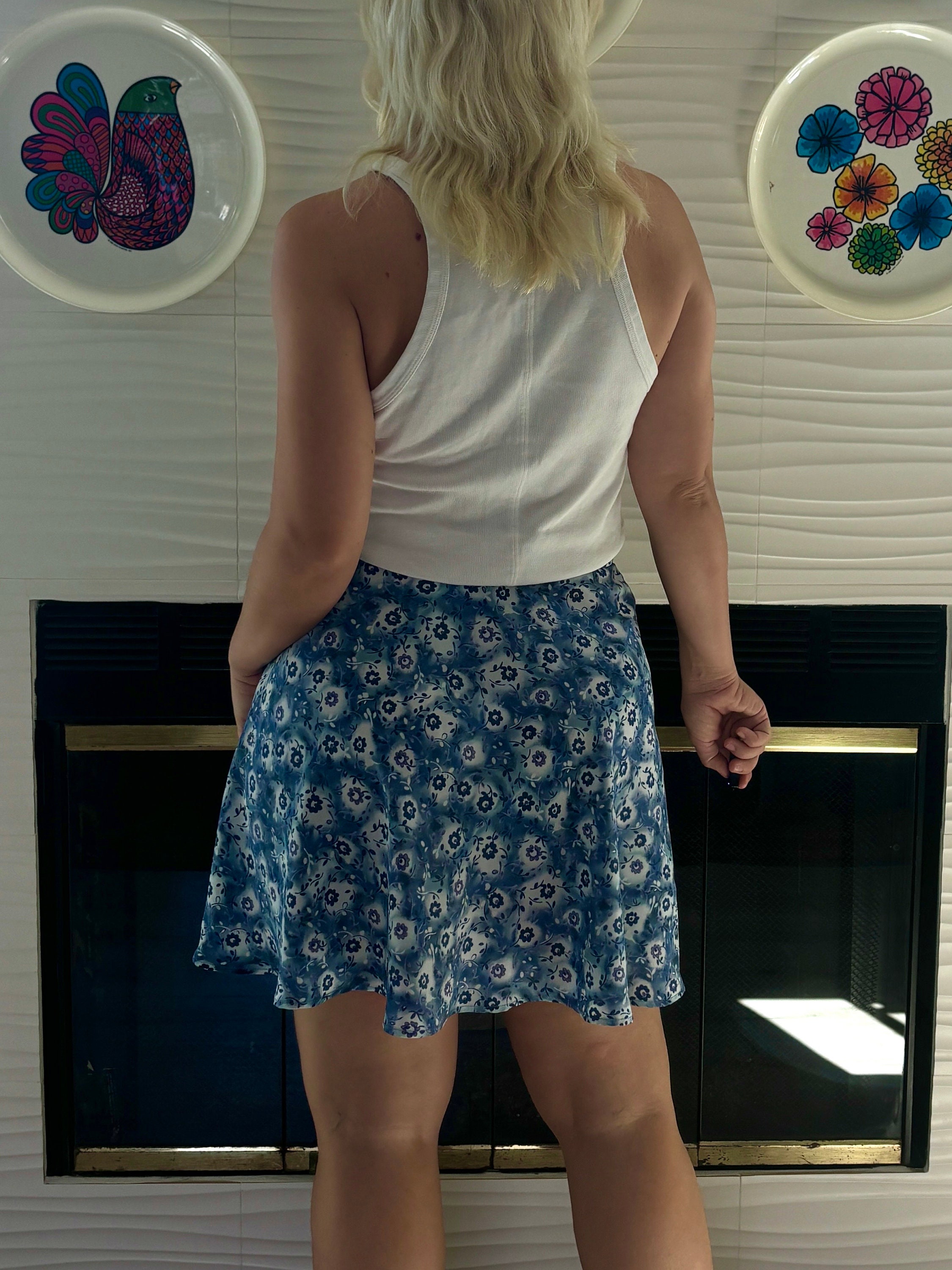 Vintage 00’s floral mini skirt