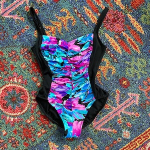 Maillot de bain une pièce coloré des années 90 sous-vêtements amincissants vintage bleu violet noir par Swim Shaper