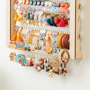 Grande Hanging Adjustable Earring Holder image 3