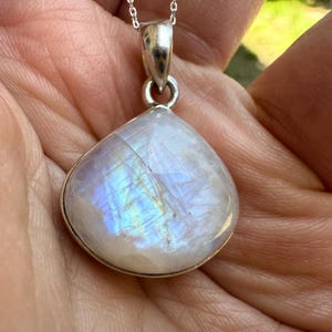 Collier à pendentif en argent sterling avec pierres de lune arc-en-ciel - Fabriqué à la main