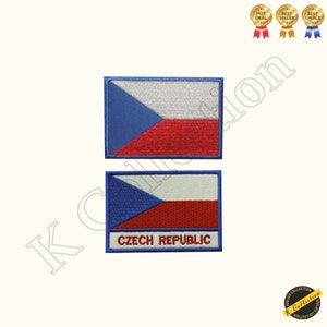 Puede incluir: Dos parches bordados con la bandera de la República Checa. El parche superior muestra solo la bandera, mientras que el parche inferior incluye el texto "CZECH REPUBLIC" debajo de la bandera.