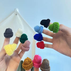 Mini knit beanie, miniature knitted Barbie hat, multicolours soft mini hats, dollhouse props, Toy Figure Props, Barbie dioramas