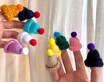 Mini knit beanie with pom-poms, miniature knitted bobble hat, multicolours soft mini hats, dollhouse props, barbie dioramas