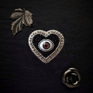 The Fabularium Brooch Heart Eye Sequins Hand Beaded Embroidery Halloween theme pin Cabinet of curiosities Black Academy image 3