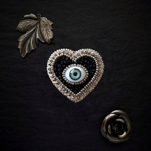 The Fabularium Brooch Heart Eye Sequins Hand Beaded Embroidery Halloween theme pin Cabinet of curiosities Black Academy image 5