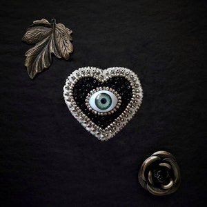 The Fabularium Brooch Heart Eye Sequins Hand Beaded Embroidery Halloween theme pin Cabinet of curiosities Black Academy image 4