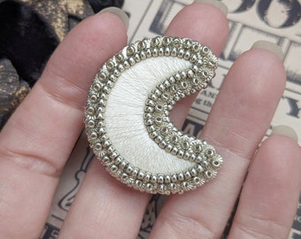 Le Fabularium Hand-embroidered ecru and gold moon brooch