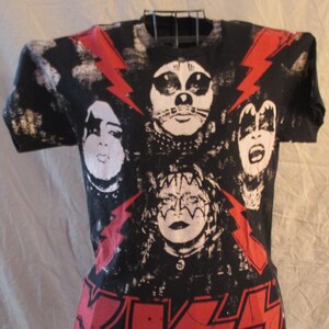Kiss-Double Sided-Size Small
