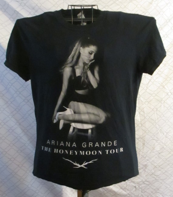 Ariana Grande-The Honeymoon Tour-Size Medium